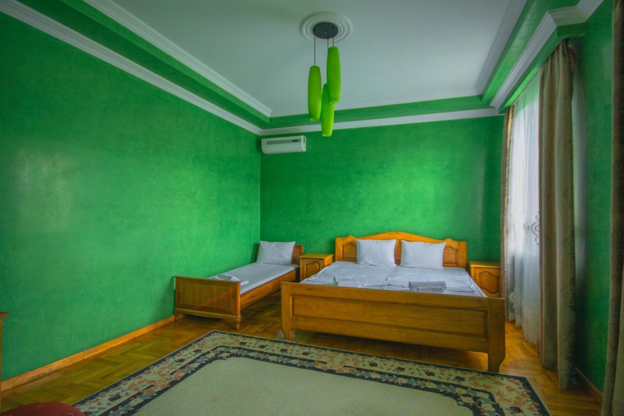 Sister'S Warm Guest House Batumi Ngoại thất bức ảnh